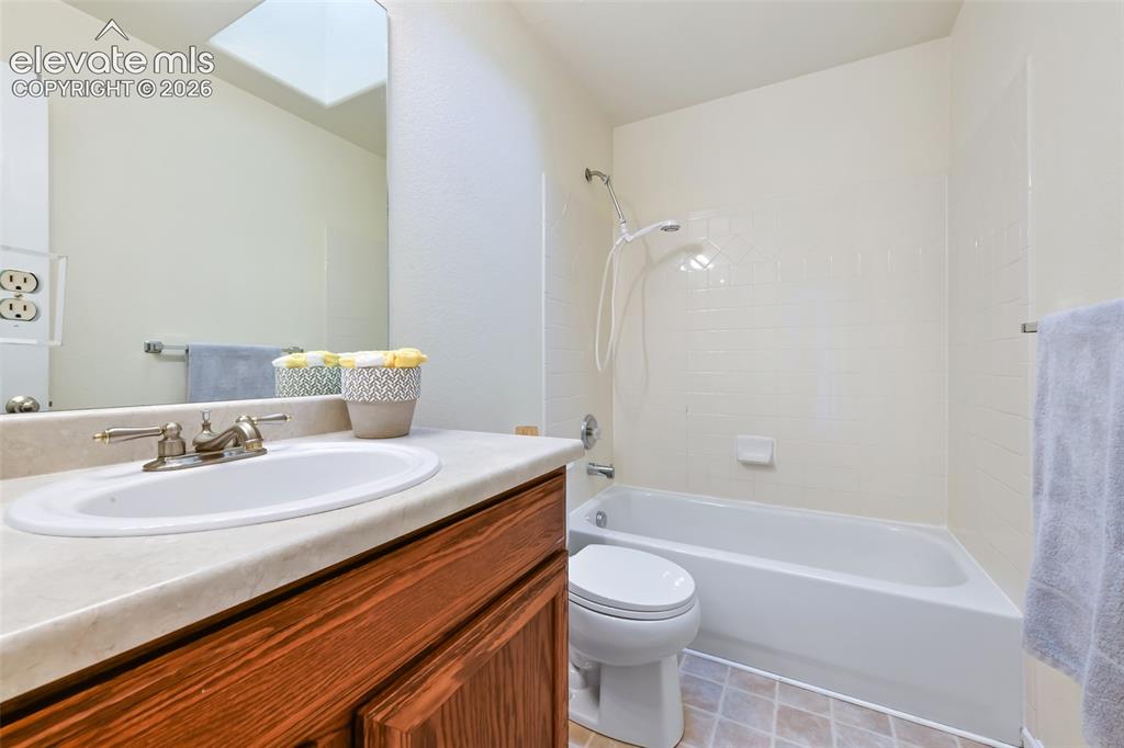Image 18 of 33: Bathroom