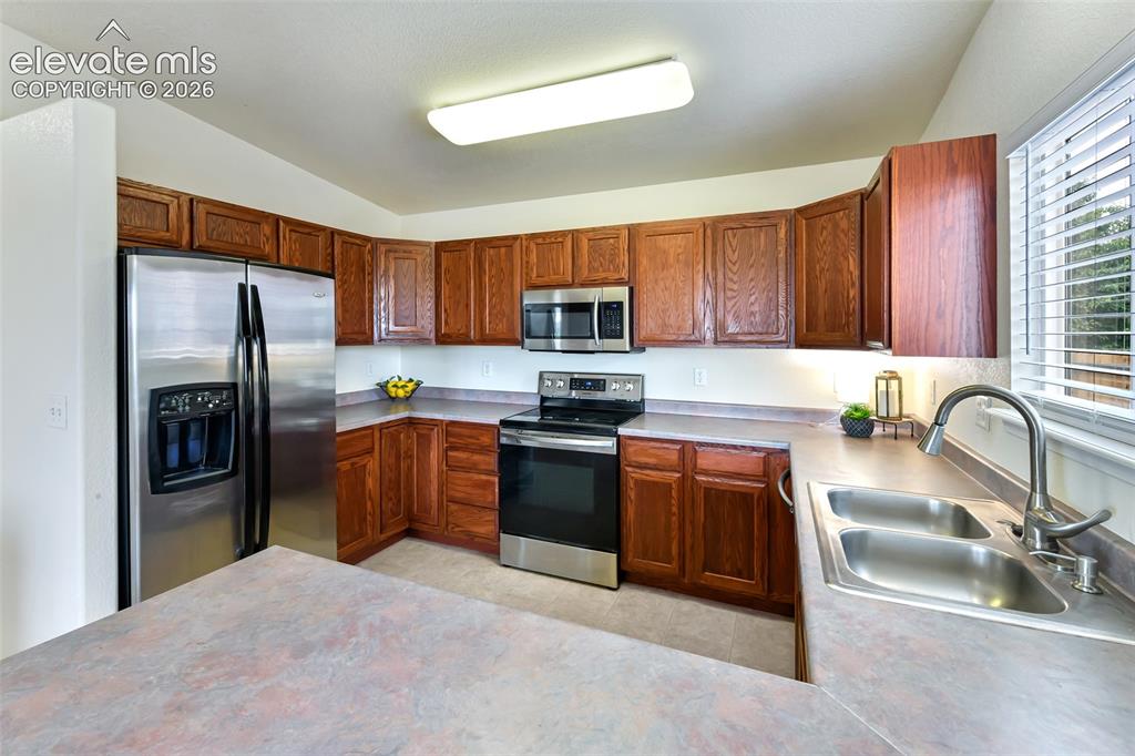 Image 3 of 33: Kitchen