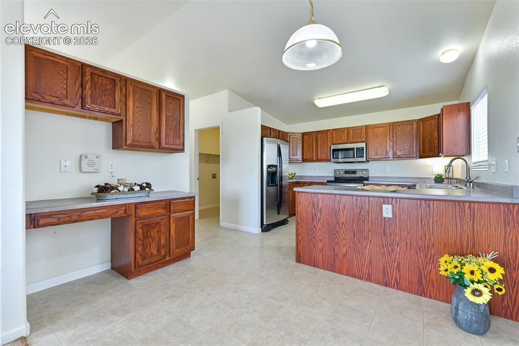 Image 5 of 33: Kitchen