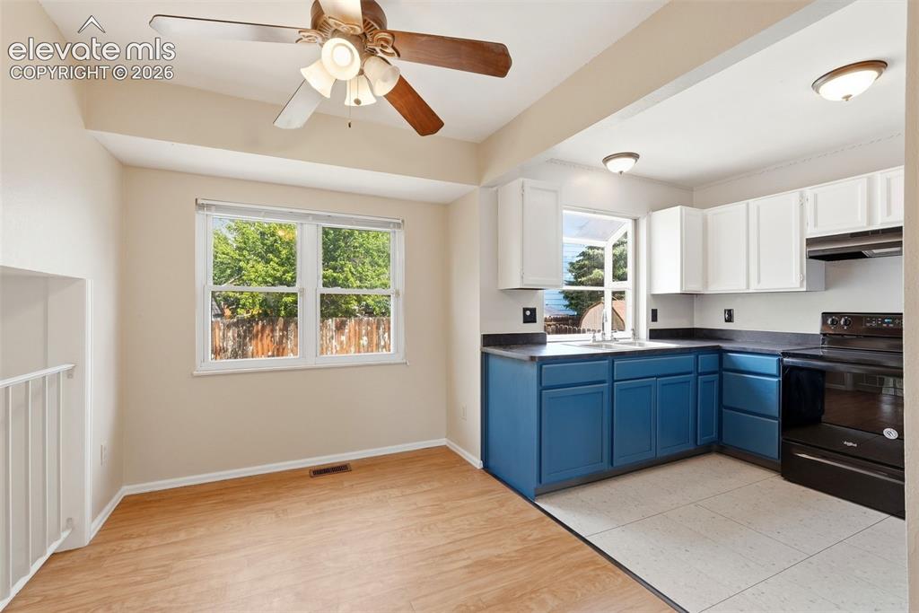 Image 11 of 37: Kitchen