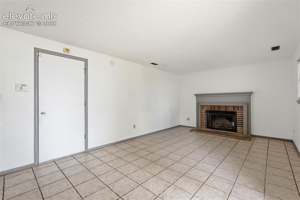 Image 18 of 37: Family Room