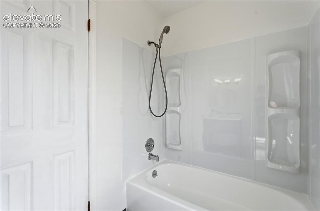 Image 24 of 37: Bathroom
