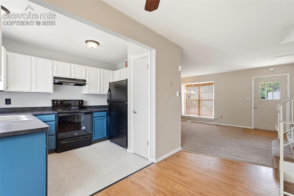 Image 9 of 37: Kitchen
