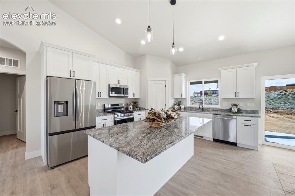 Image 11 of 26: Kitchen