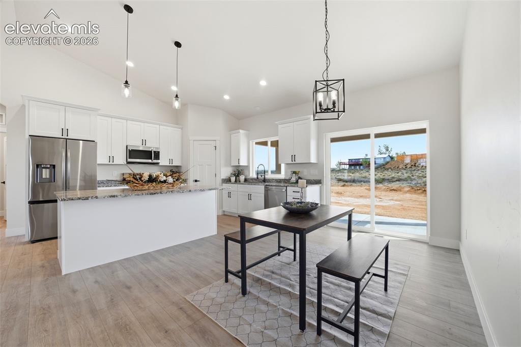Image 5 of 26: Dining Area