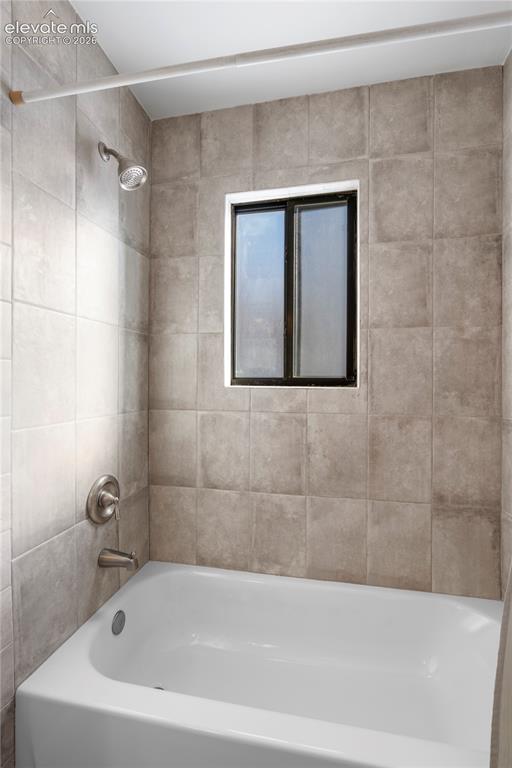 Image 14 of 21: Bathroom
