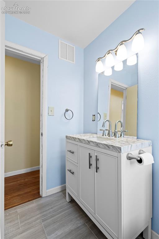 Image 15 of 21: Bathroom