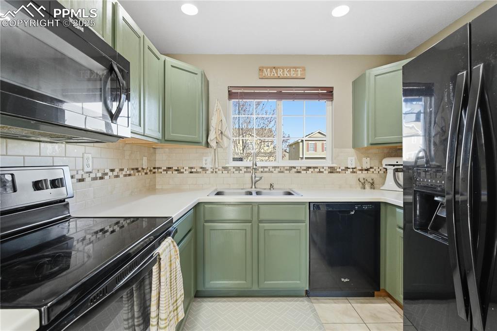 Image 10 of 38: Kitchen