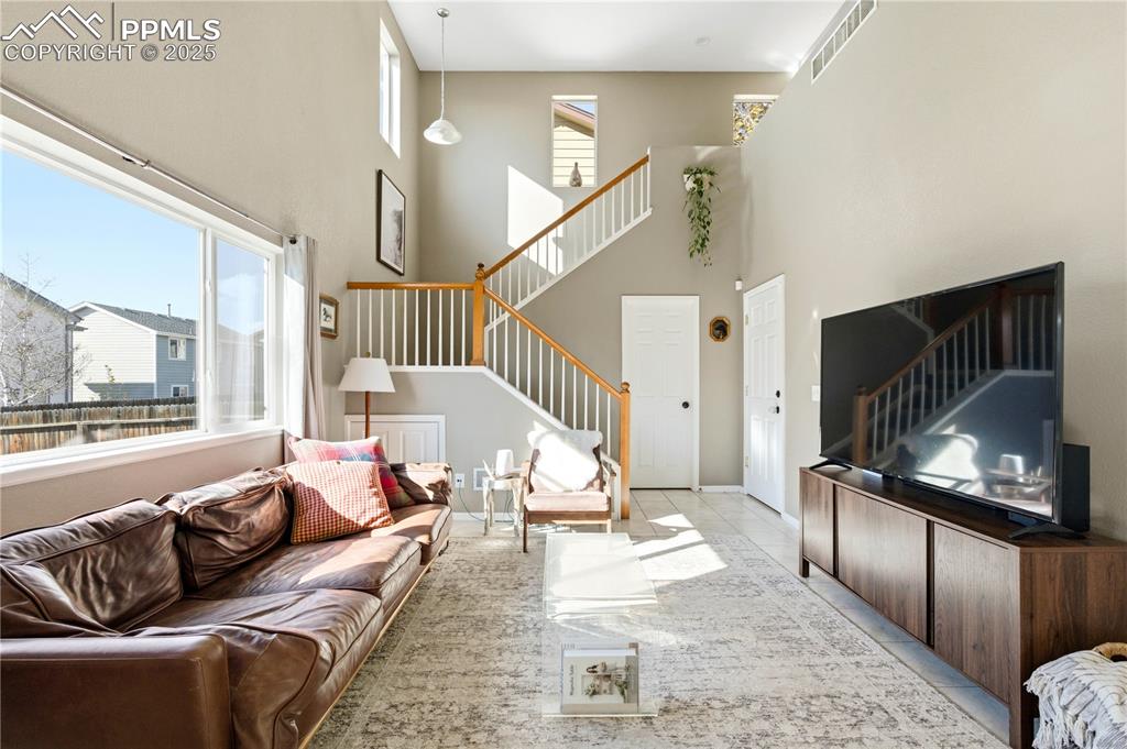 Image 14 of 38: Living Room