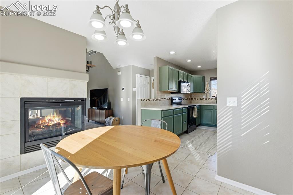 Image 8 of 38: Dining Area