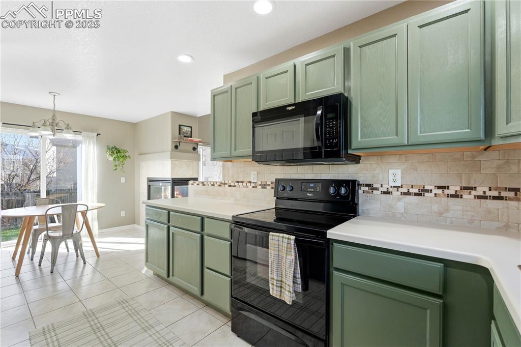 Image 9 of 38: Kitchen