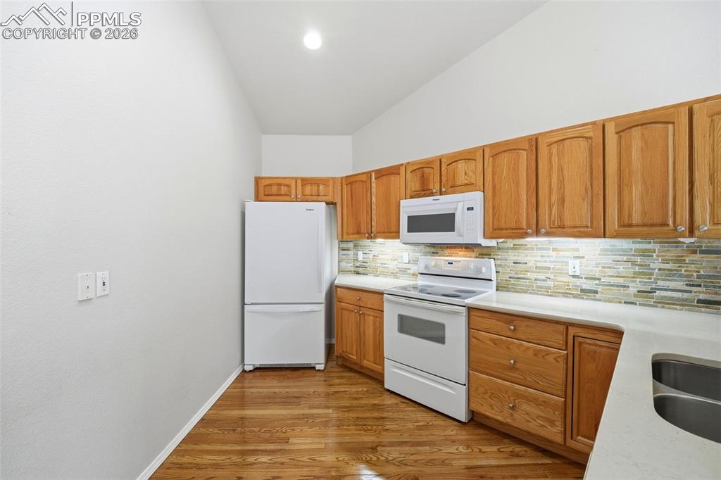 Image 14 of 48: Kitchen