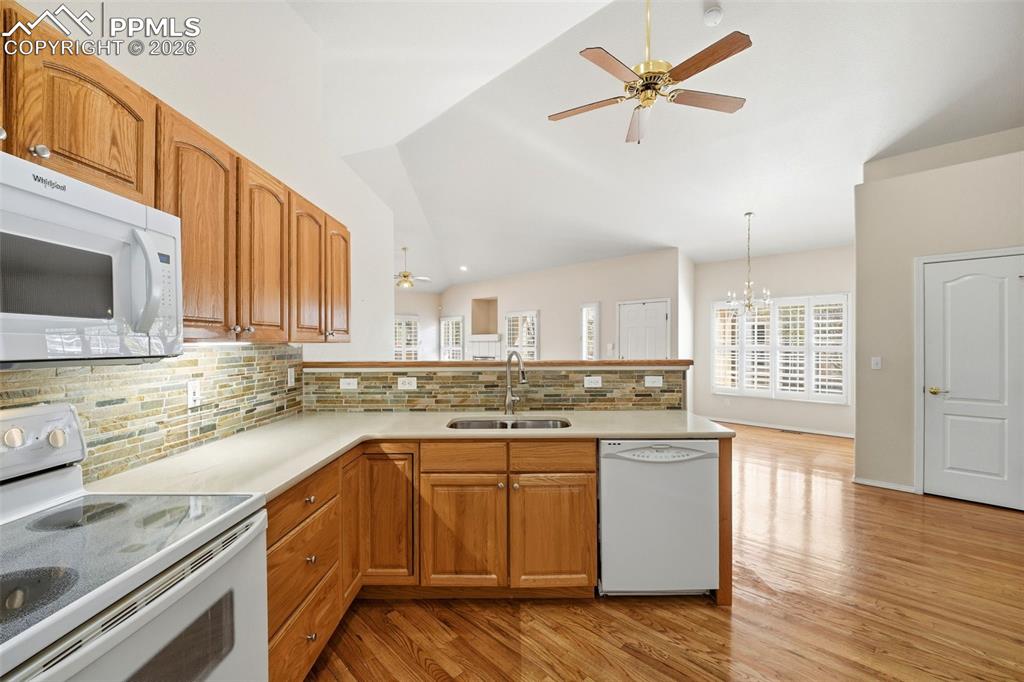 Image 16 of 48: Kitchen