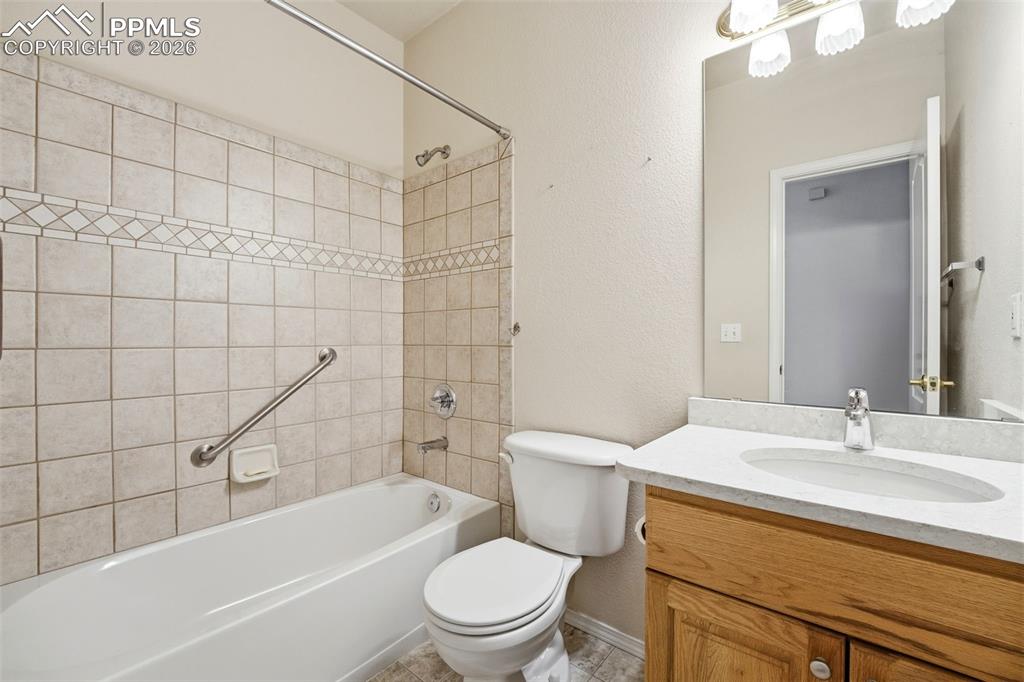 Image 27 of 48: Bathroom