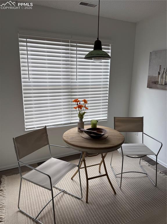 Image 14 of 28: Dining Area