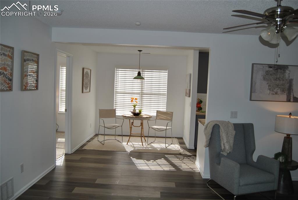 Image 16 of 28: Dining Area