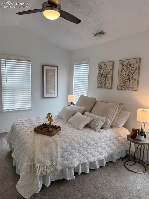 Image 18 of 28: Bedroom