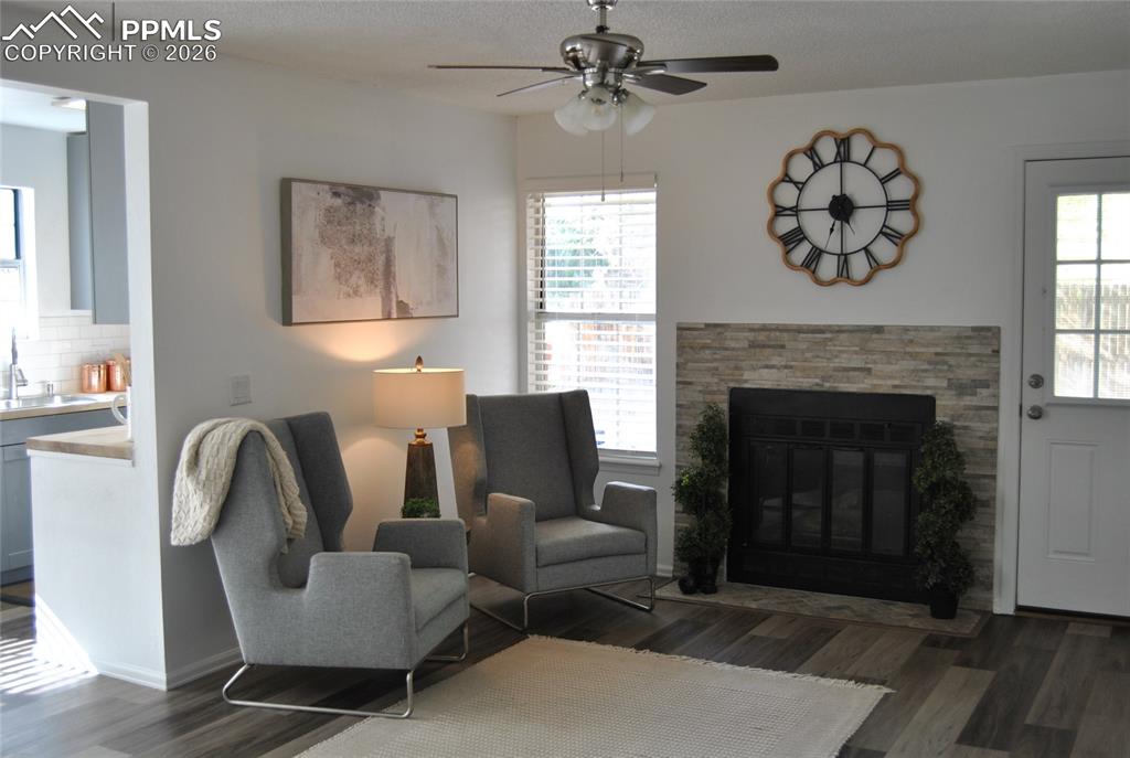 Image 2 of 28: Living Room