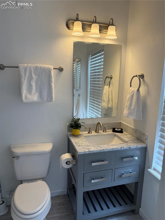 Image 20 of 28: Bathroom