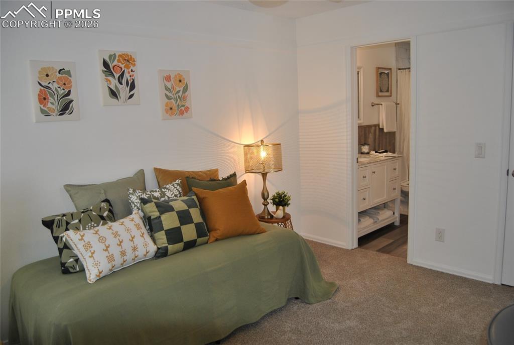 Image 22 of 28: Bedroom