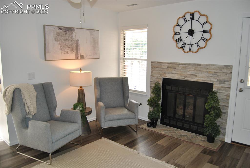 Image 3 of 28: Sitting Room