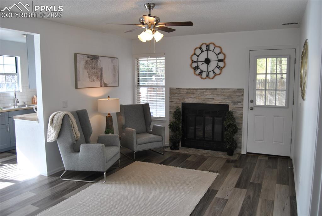 Image 5 of 28: Living Room