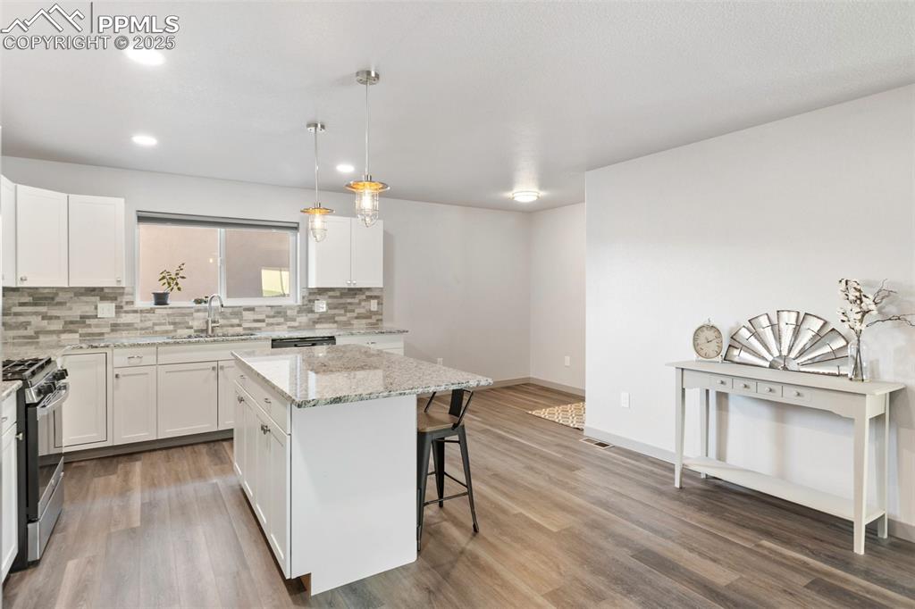 Image 13 of 41: Kitchen