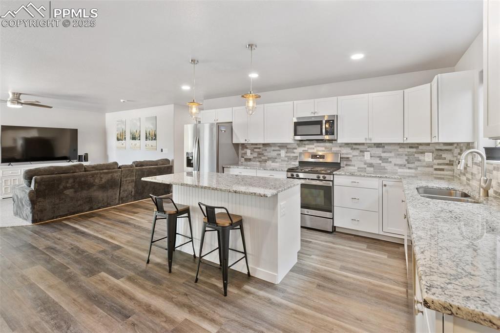 Image 14 of 41: Kitchen