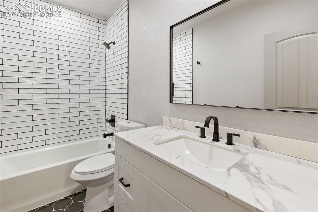 Image 37 of 41: Bathroom