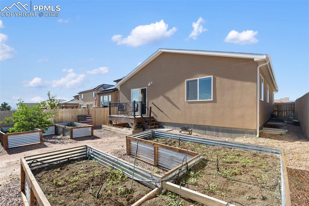 Image 4 of 41: Back of Structure