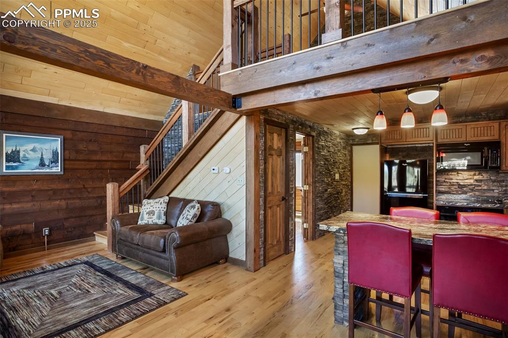 Image 12 of 25: Living Room