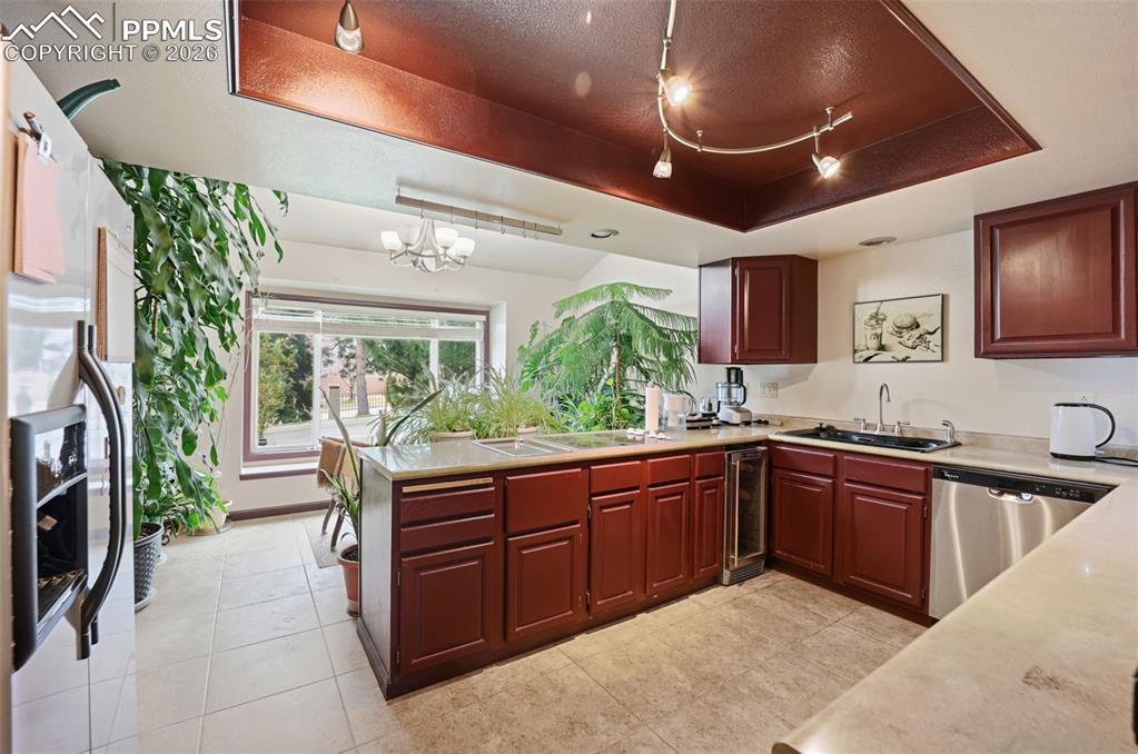 Image 13 of 47: Kitchen