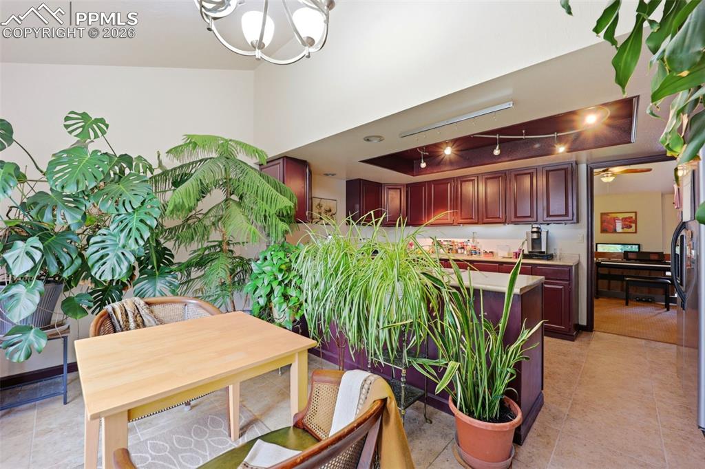 Image 16 of 47: Dining Area