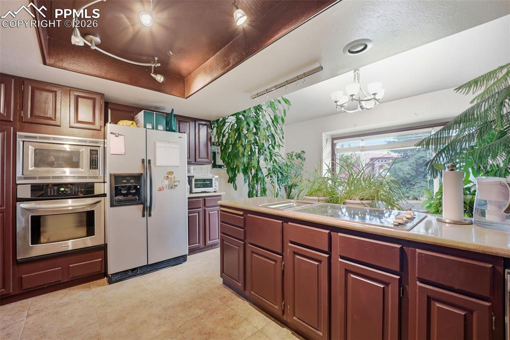 Image 18 of 47: Kitchen