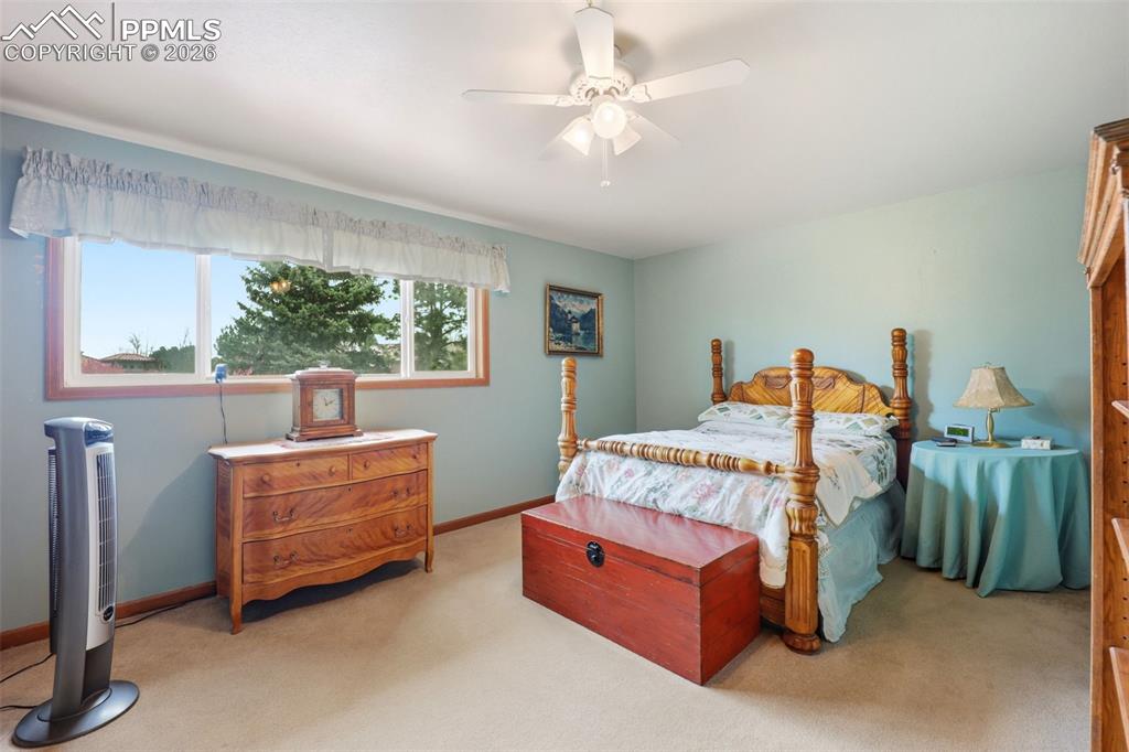 Image 26 of 47: Bedroom