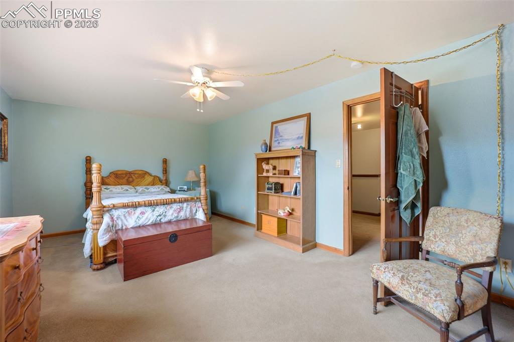 Image 27 of 47: Bedroom