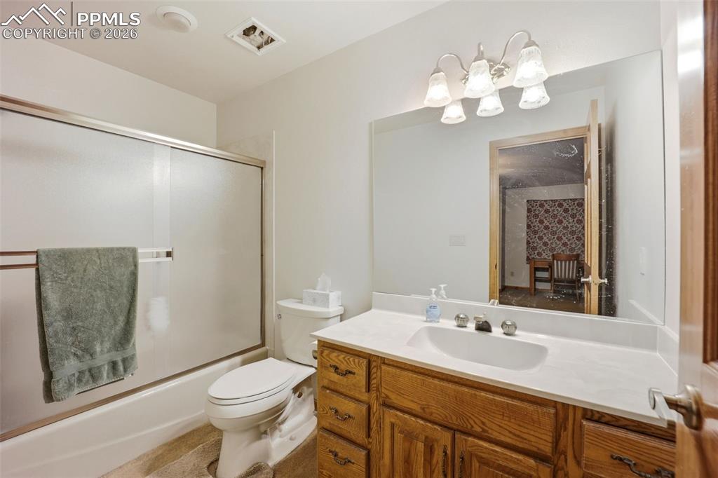 Image 29 of 47: Bathroom