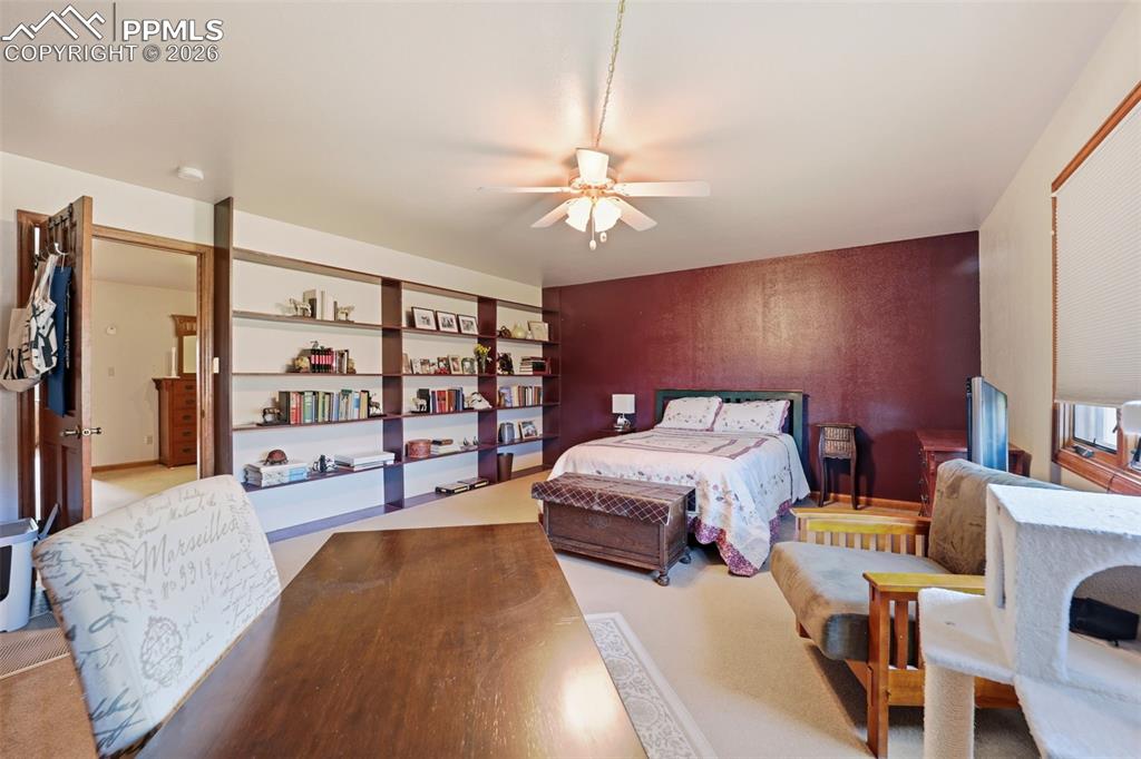 Image 31 of 47: Bedroom