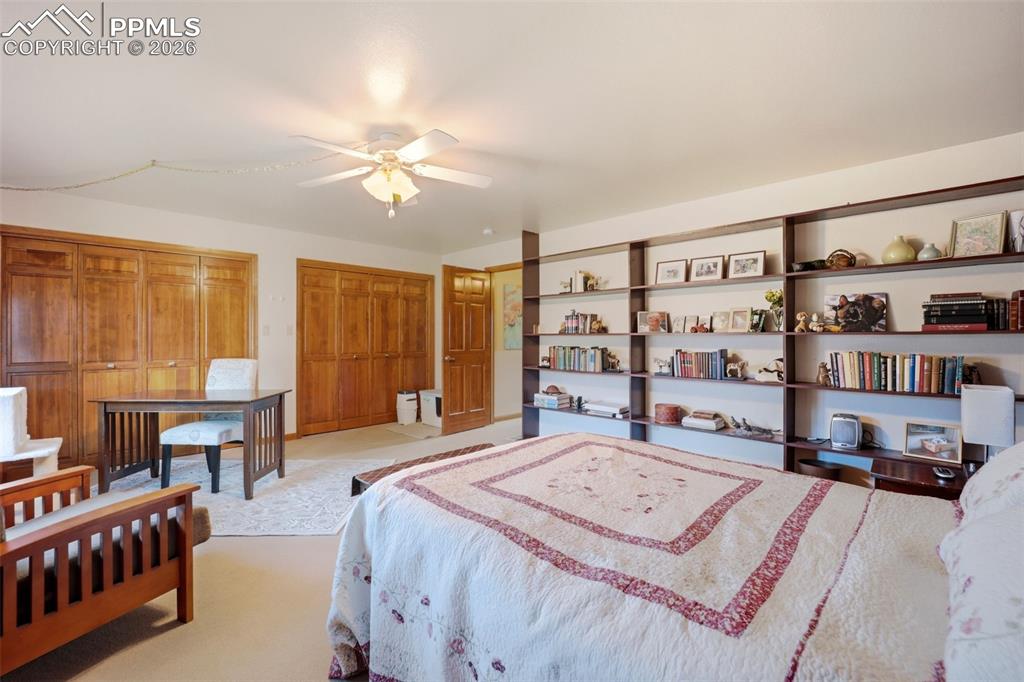 Image 32 of 47: Bedroom