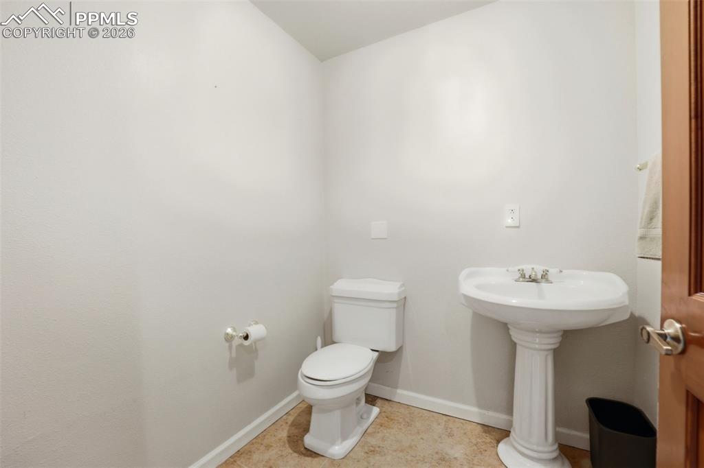 Image 33 of 47: Bathroom