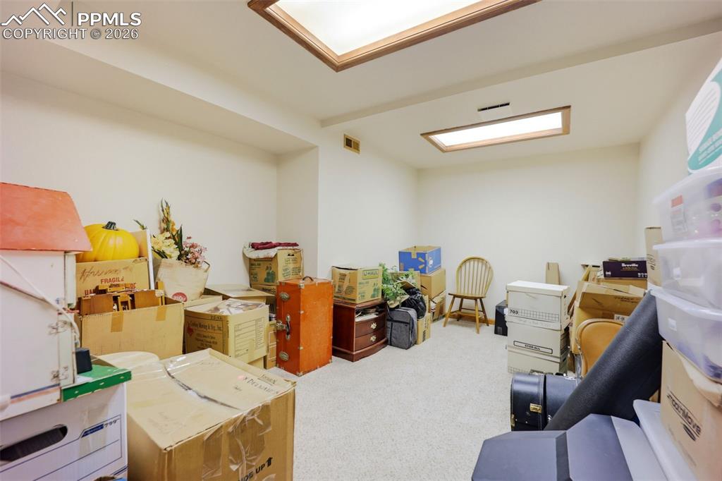 Image 39 of 47: Office