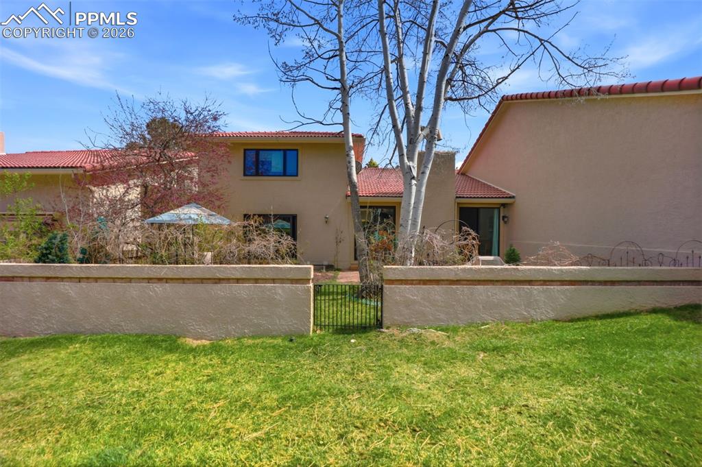 Image 45 of 47: Back of Structure