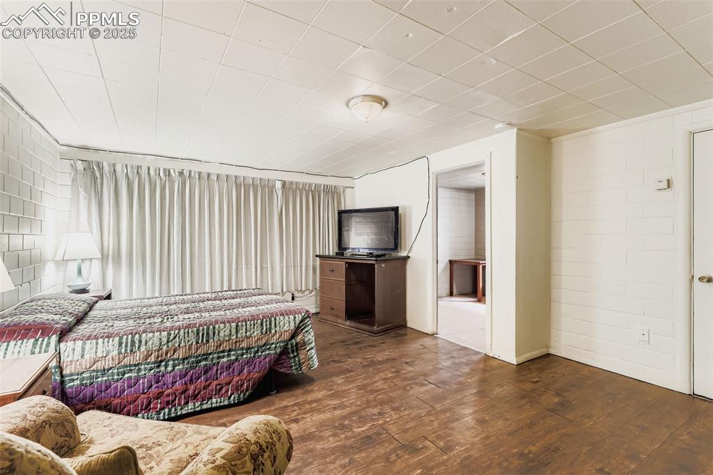 Image 18 of 49: One of 28 Units/Rooms