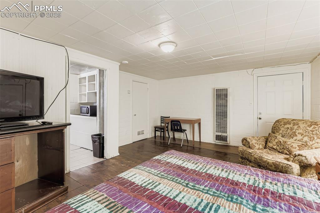 Image 20 of 49: One of 28 Units/Rooms