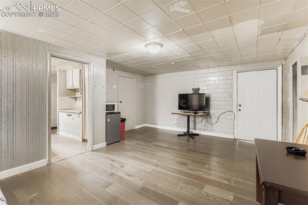 Image 30 of 49: One of 28 Units/Rooms