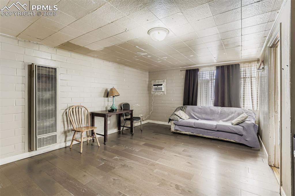 Image 31 of 49: One of 28 Units/Rooms