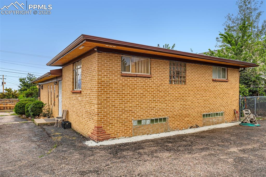 Image 32 of 49: Single Family Detached Home - Included In Sale