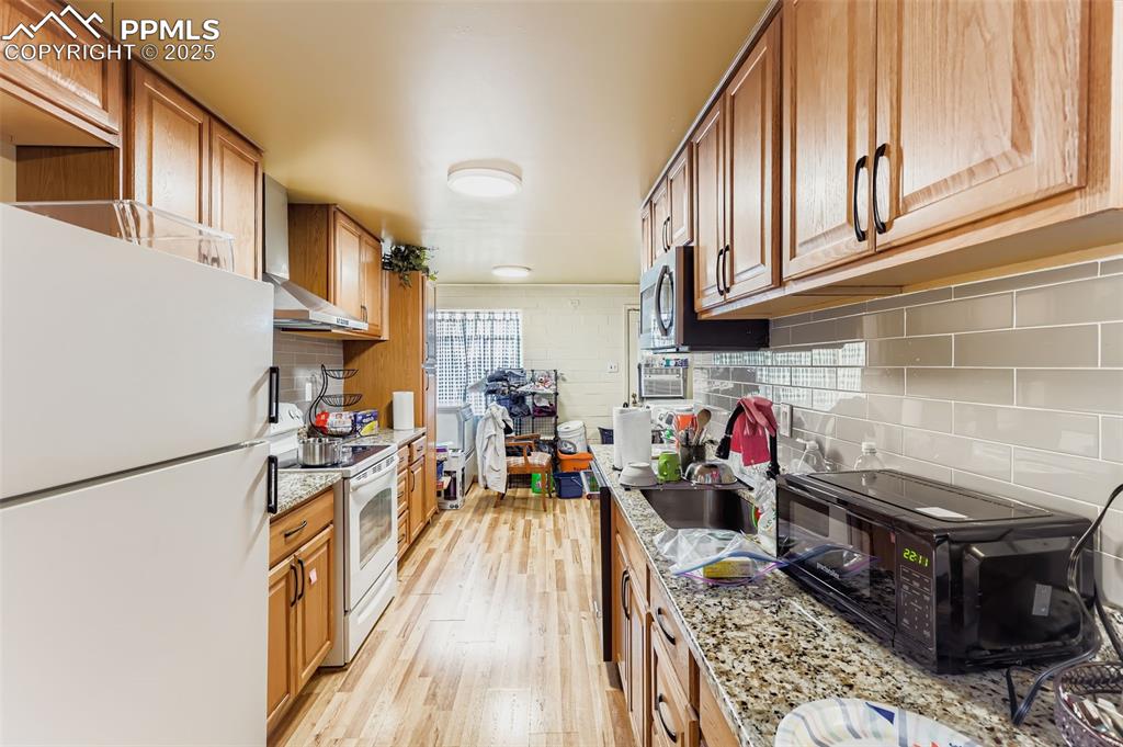 Image 33 of 49: Kitchen - Single Family Detached Home