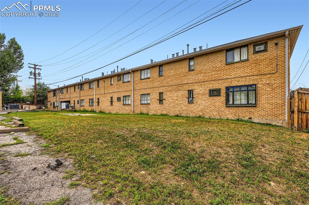 Image 4 of 49: Exterior View - Rear