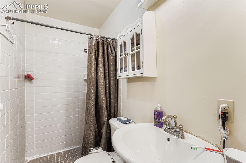 Image 40 of 49: Bathroom 1 - Single Family Detached Home